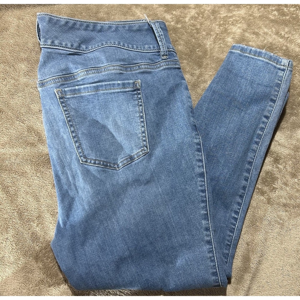 Torrid Size 16 XS Super Soft Jegging Jeans Medium Wash 3-Button Extra Short